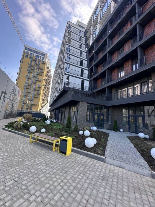 Фасадное помещение 35 м² с ремонтом в Центре — ул. Софиевская, 1а