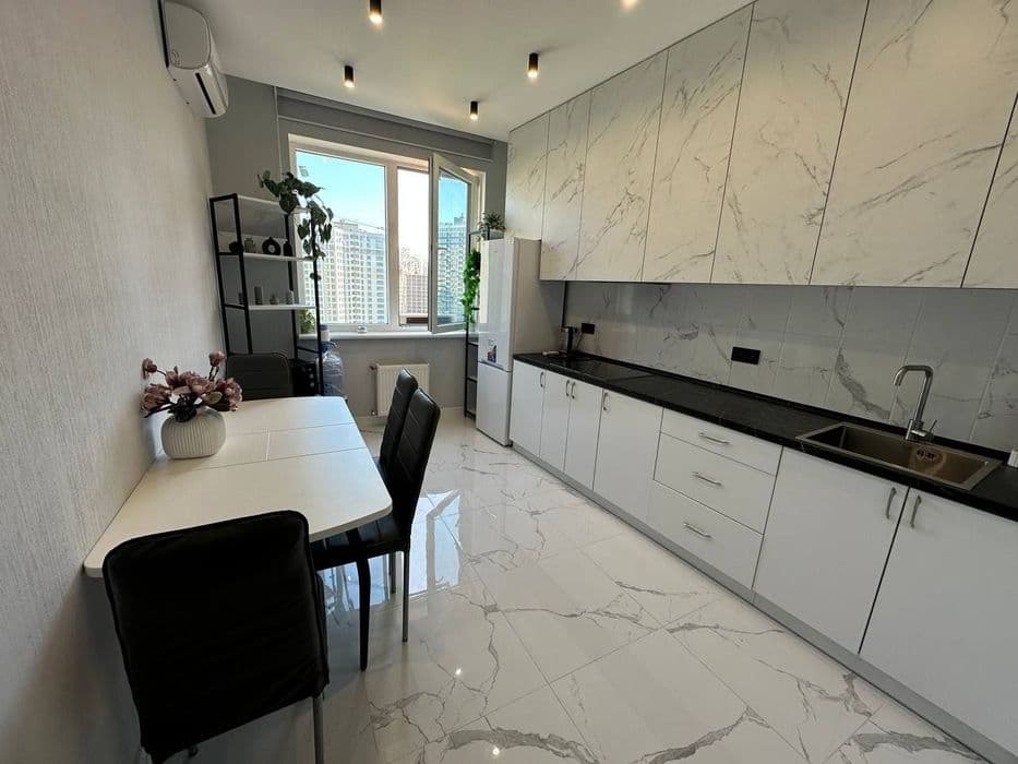 Продажа 1-комнатной квартиры 40 м² с евроремонтом в ЖК 26 Жемчужина / Аркадия АШ